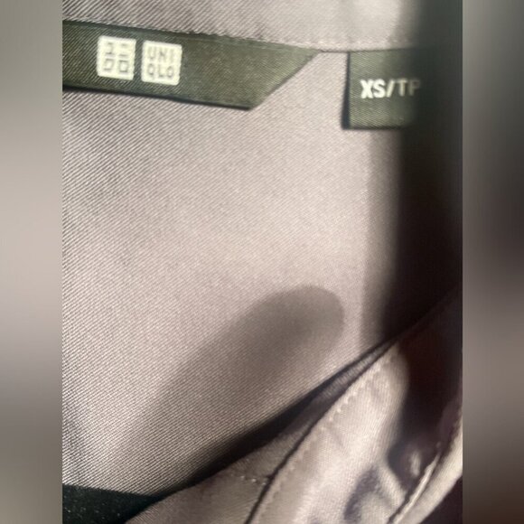 Uniqlo grey collared button down poly blend lightweight long sleeve shirt XS - Picture 5 of 5